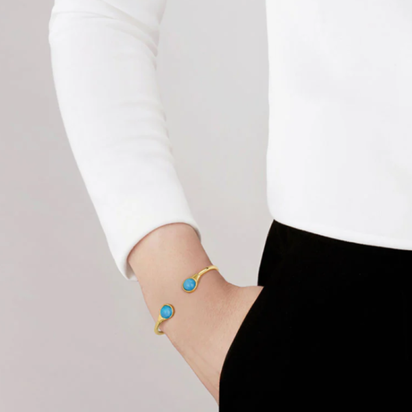 Cabochon flexible bangleBlue opalescent crystal, 18K yellow gold-plated