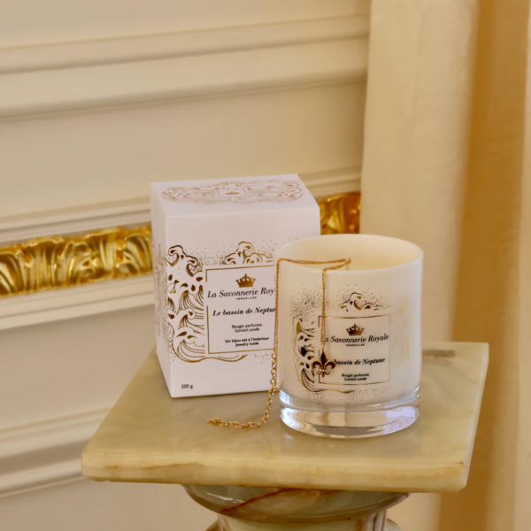 Candle Le Bassin de Neptune Necklace inside