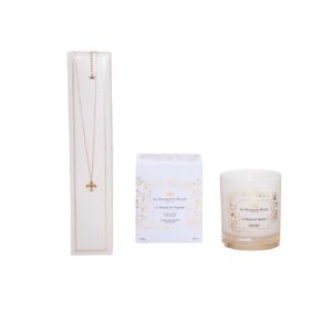 Candle Le Bassin de Neptune Necklace inside