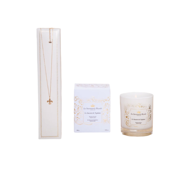 Candle Le Bassin de Neptune Necklace inside
