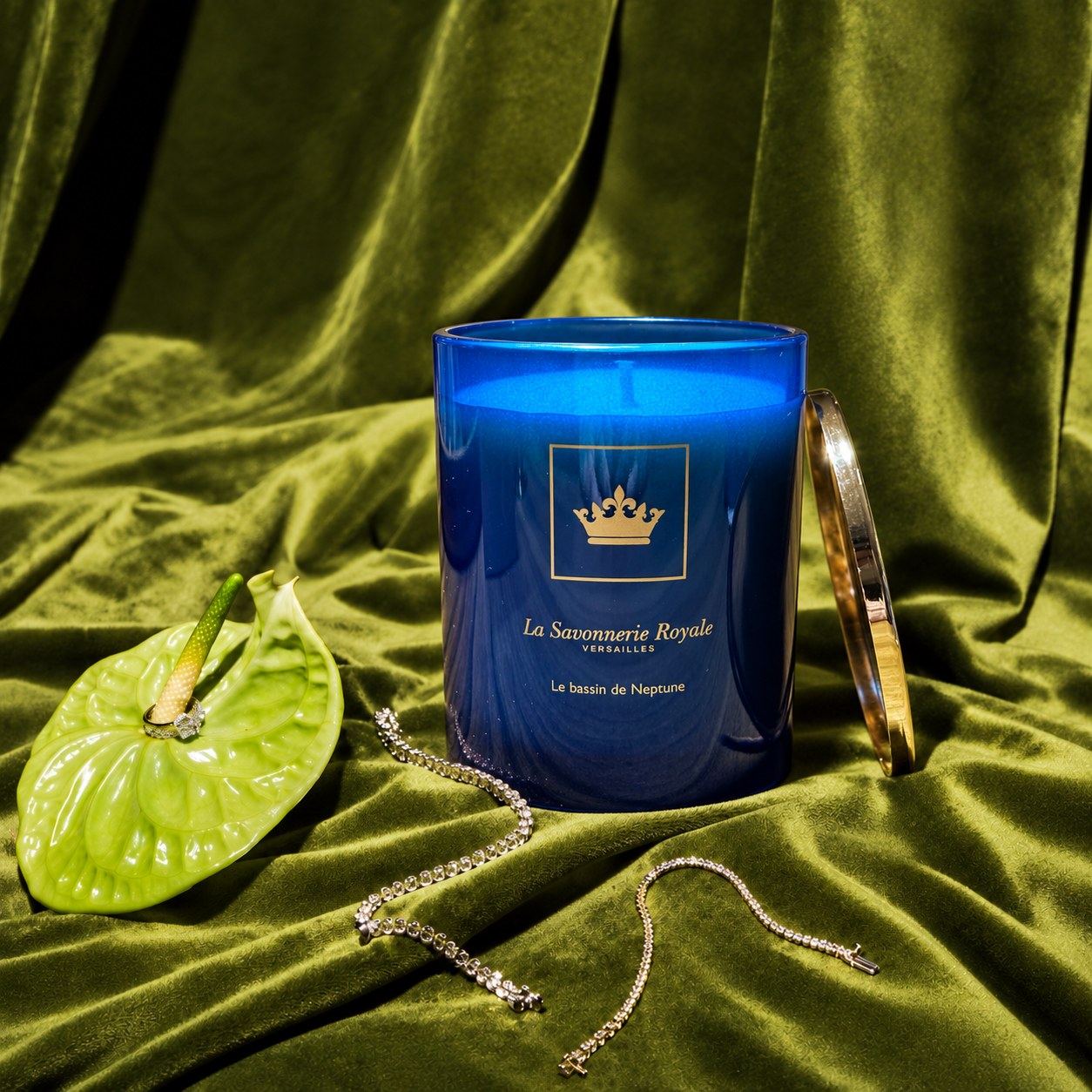 La Savonnerie Royale Le Bassin de Neptune scented candle, royal blue with gold lid