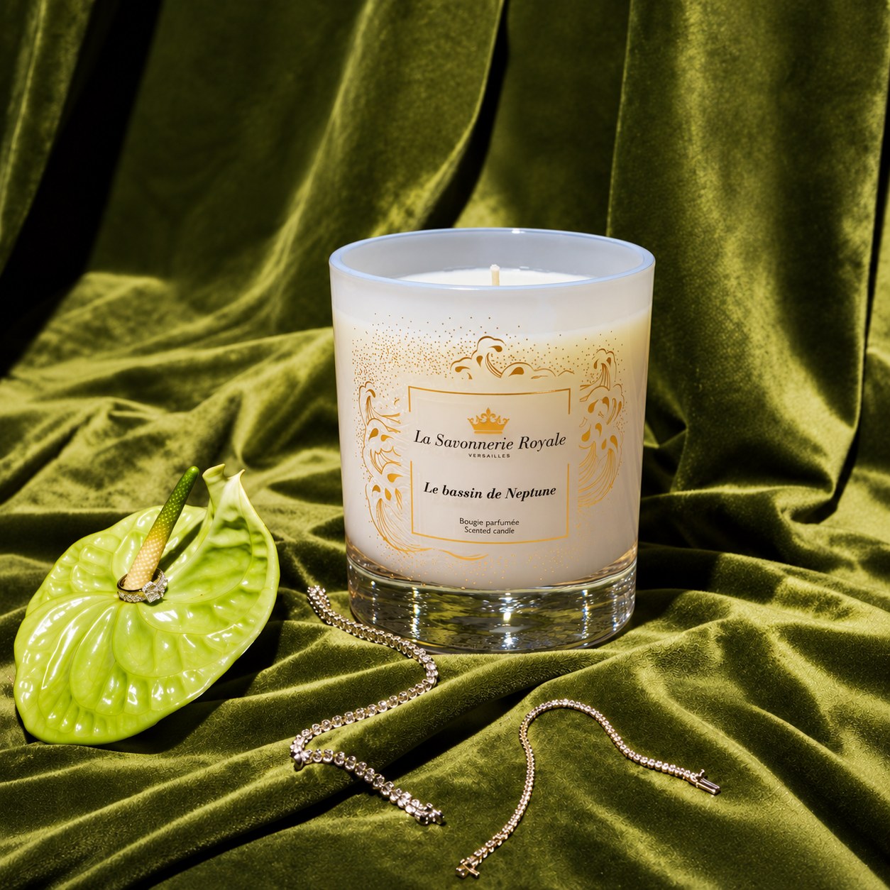 La Savonnerie Royale Le Bassin de Neptune scented candle, white